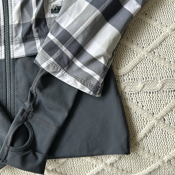 Lululemon *Rare* Seek The Peak Plaid Running Jacket - Picture 5 of 9